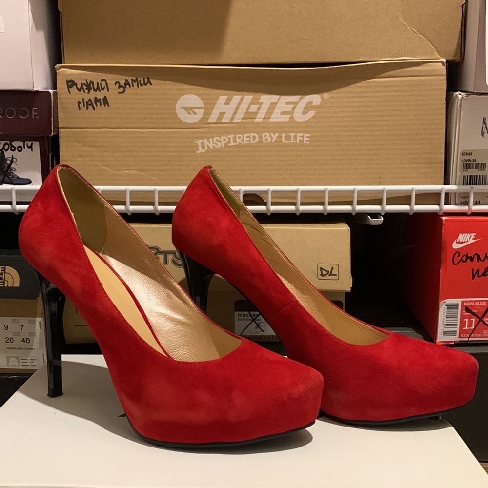Red Heels - Picture 2 of 4